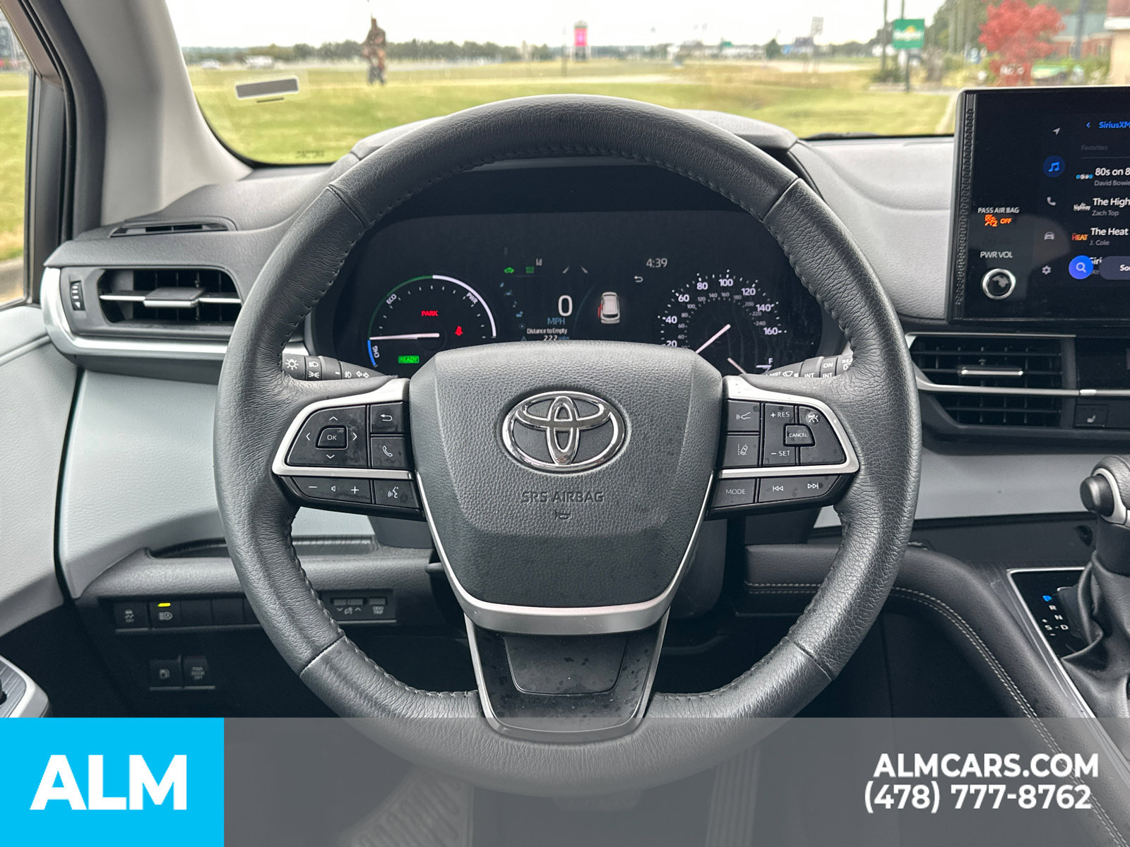 Used 2025 Toyota Sienna XLE FWD image 27