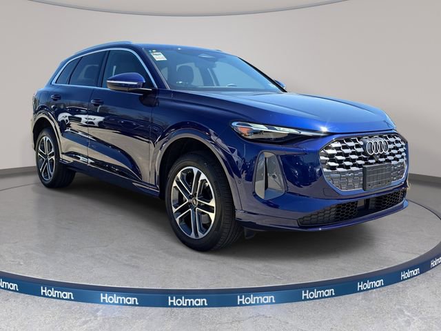 Used 2025 Audi Q5 Premium w/ Convenience Package image 4