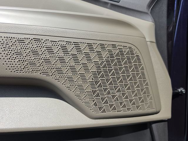 Used 2025 Kia Carnival EX image 30