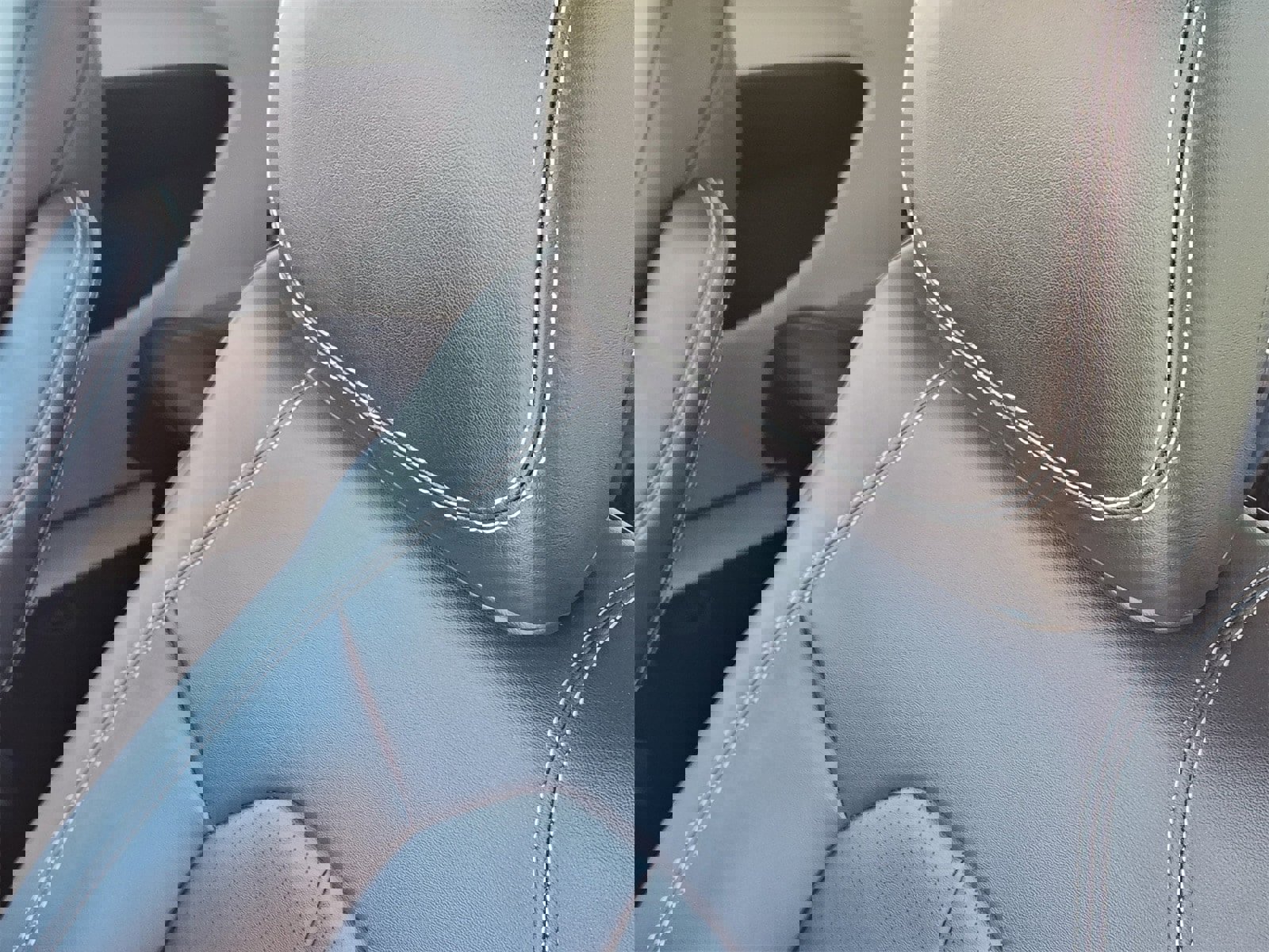 Used 2024 Chrysler Pacifica Touring-L image 15