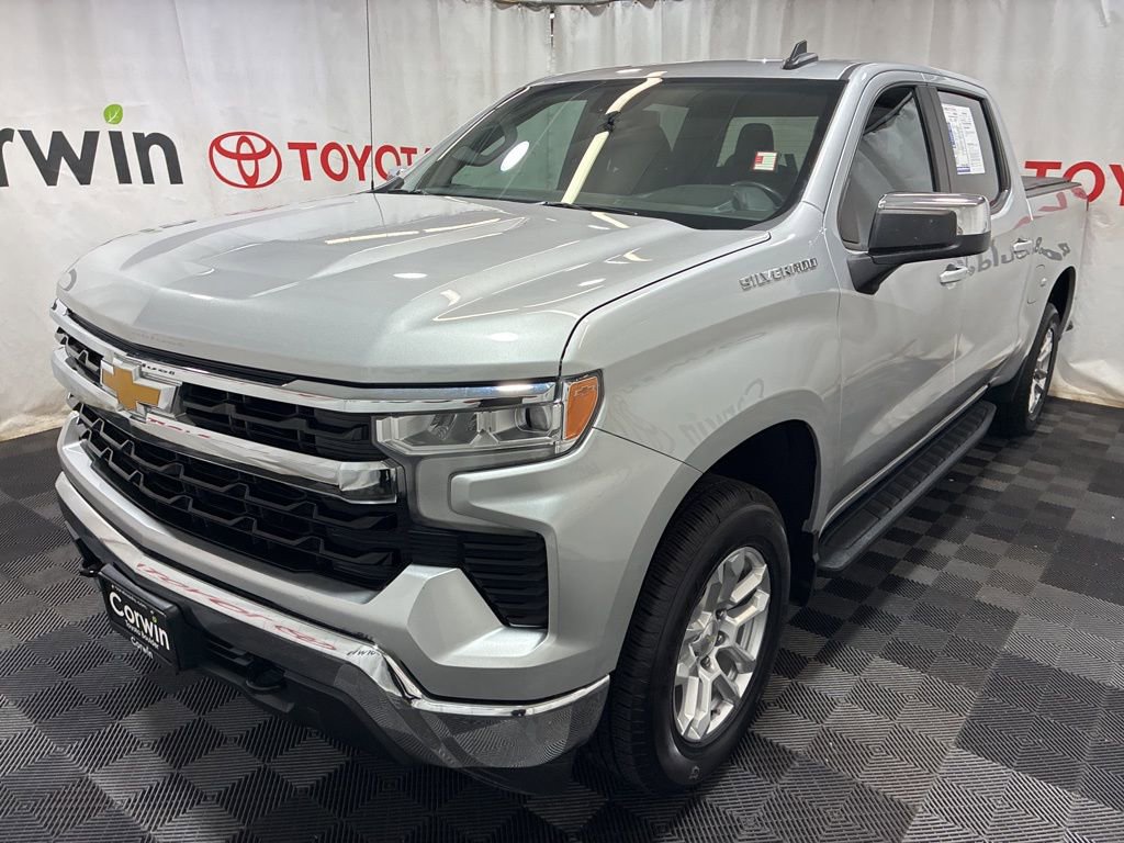Used 2022 Chevrolet Silverado 1500 LT AWD/4WD image 3