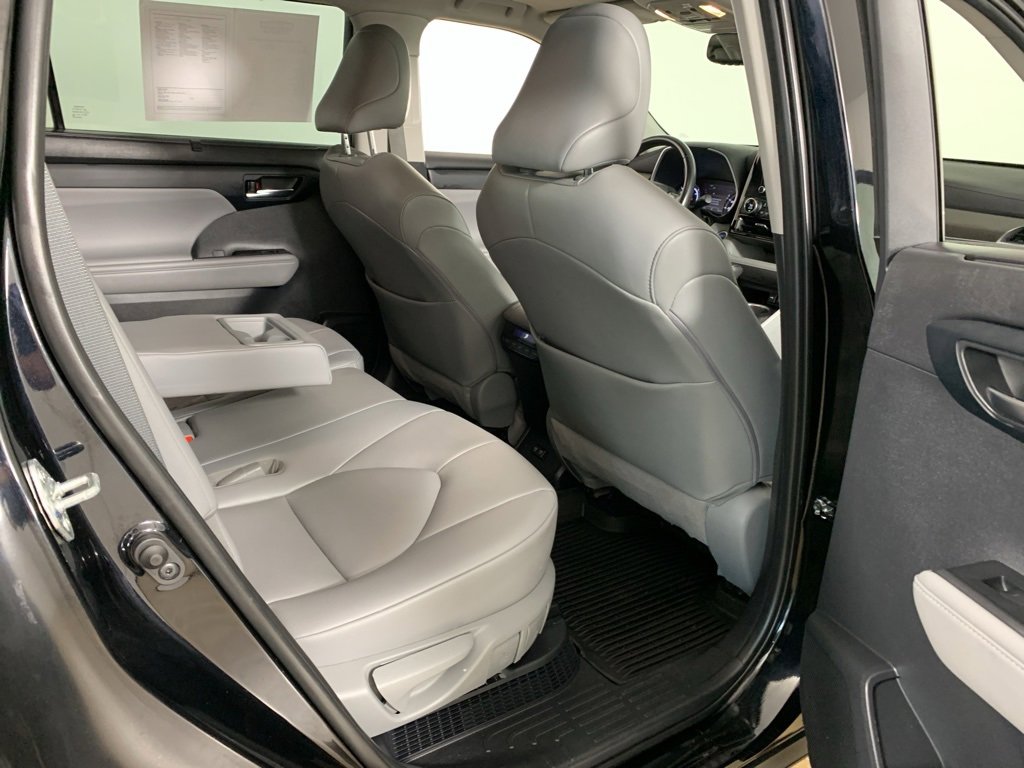 Used 2021 Toyota Highlander XLE image 23