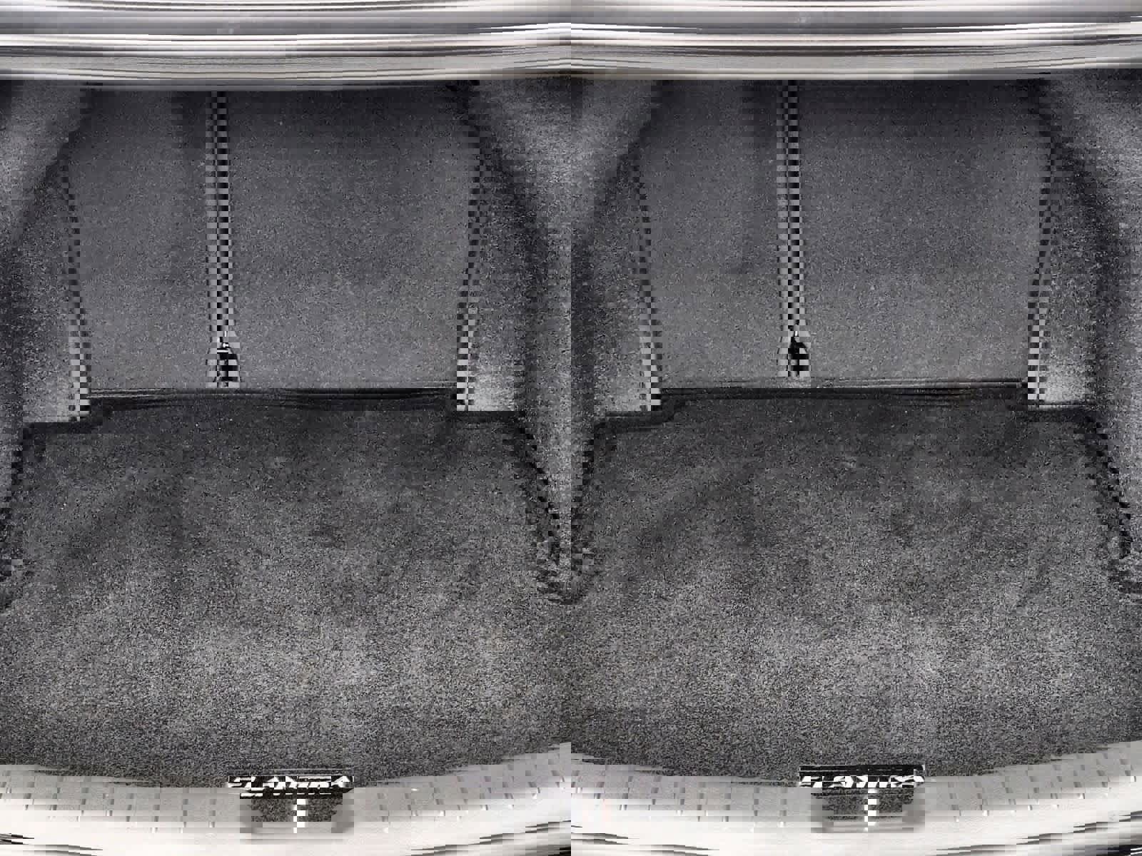 Used 2018 Hyundai Elantra SE image 33