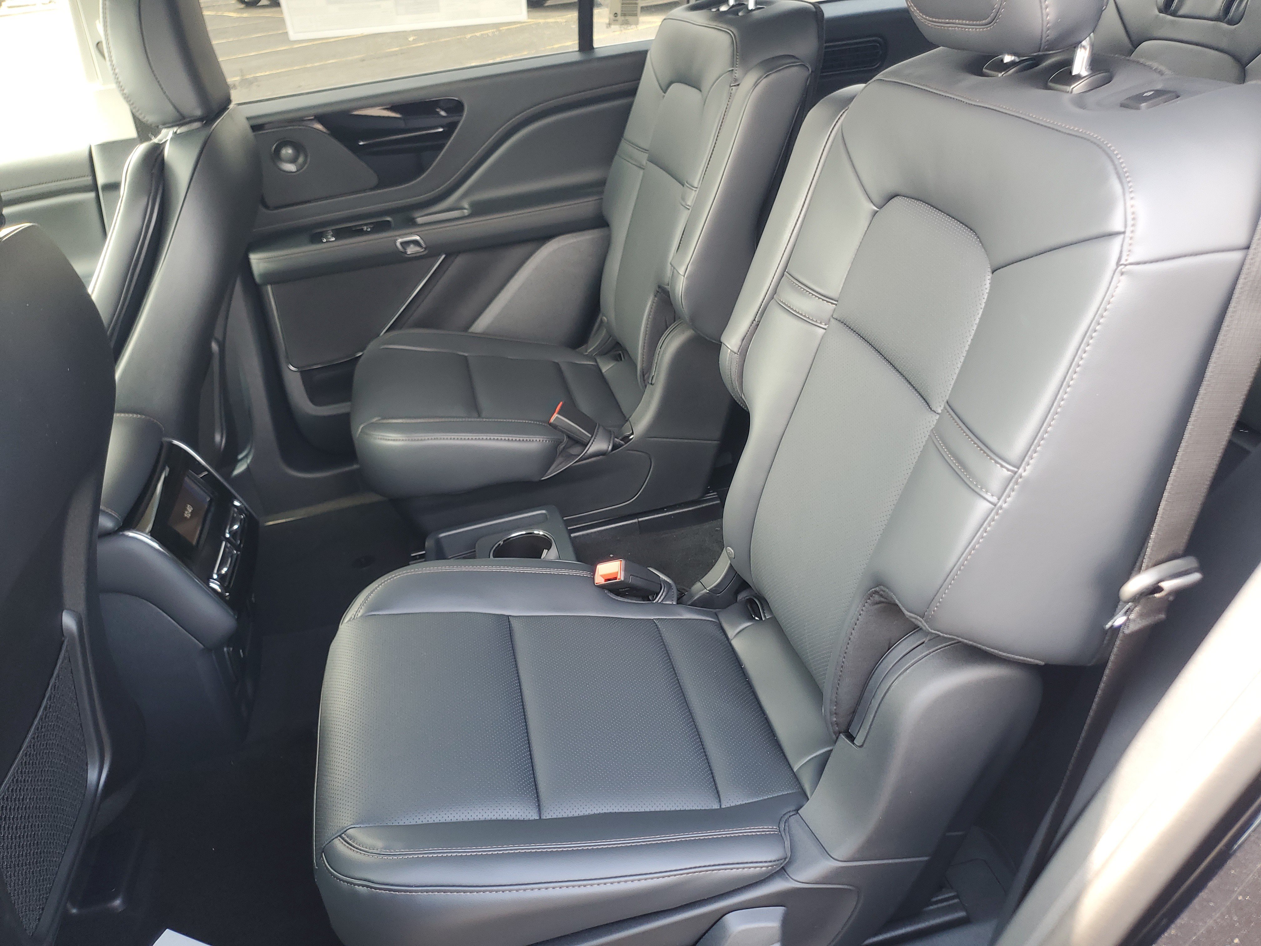 New 2027 Lincoln Aviator AWD image 27