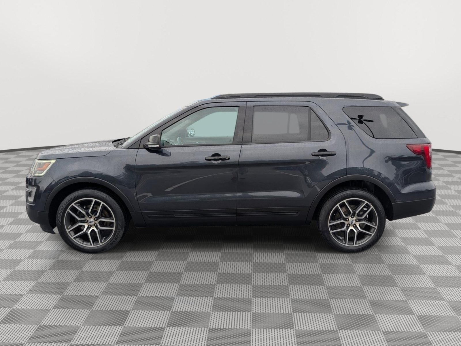 Used 2017 Ford Explorer Sport w/ Equipment Group 401A AWD/4WD image 2