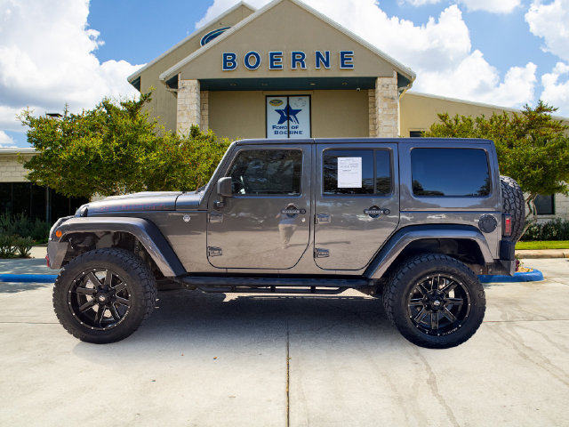 Used 2017 Jeep Wrangler Unlimited Rubicon w/ Connectivity Group AWD/4WD image 2