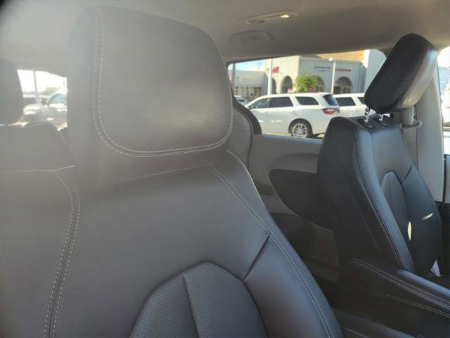 Certified 2024 Chrysler Pacifica Select image 21