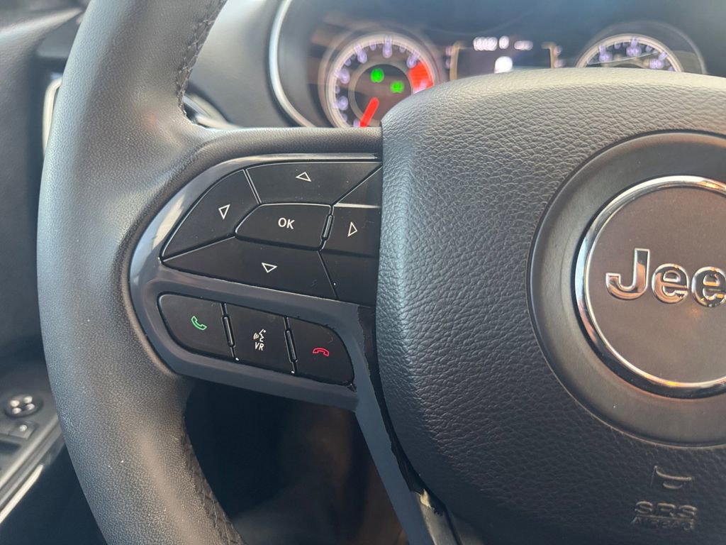 Used 2020 Jeep Cherokee Latitude Plus image 22