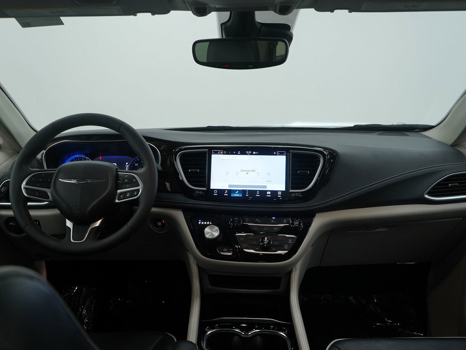 Used 2024 Chrysler Pacifica Limited image 14