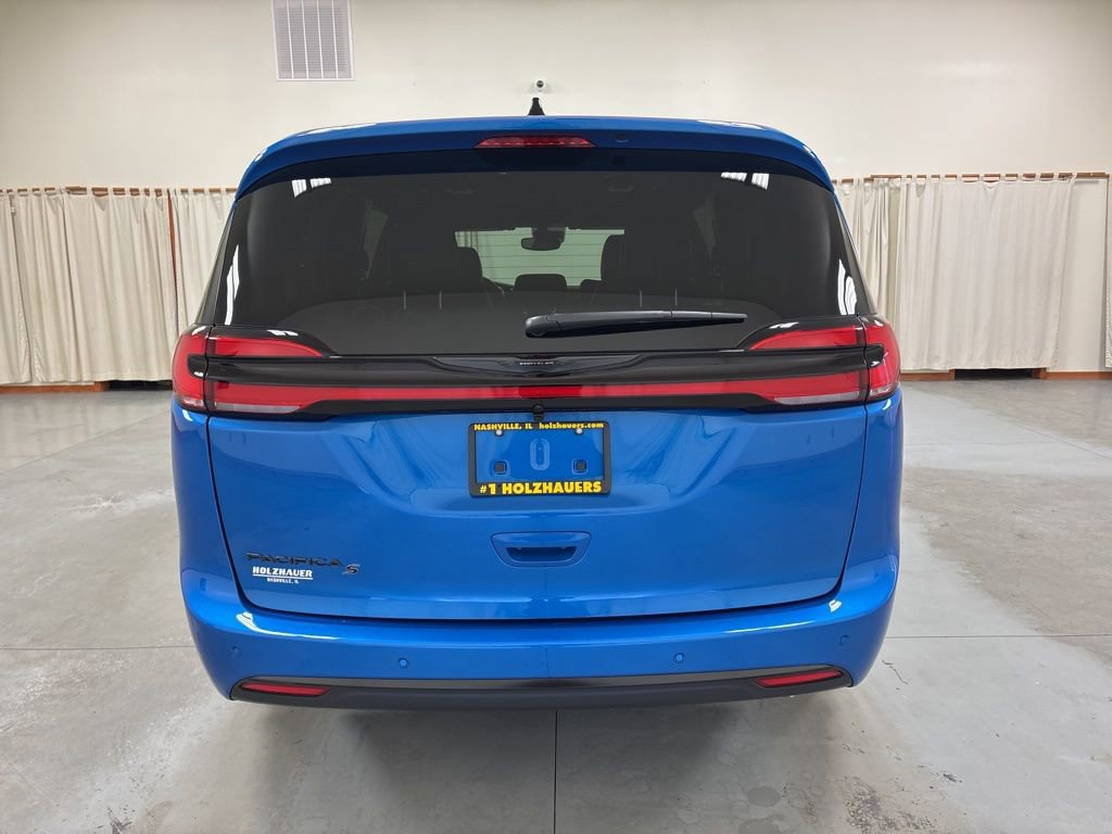 New 2026 Chrysler Pacifica Select FWD image 6