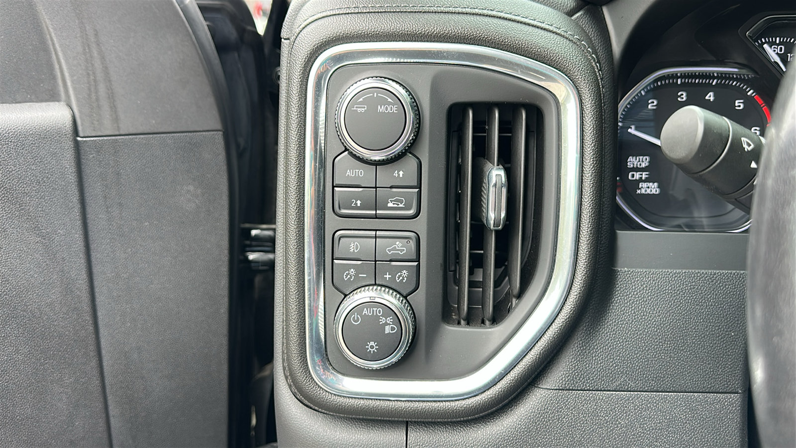 Used 2021 GMC Sierra 1500 Elevation w/ LPO, Elevation Black Package AWD/4WD image 15