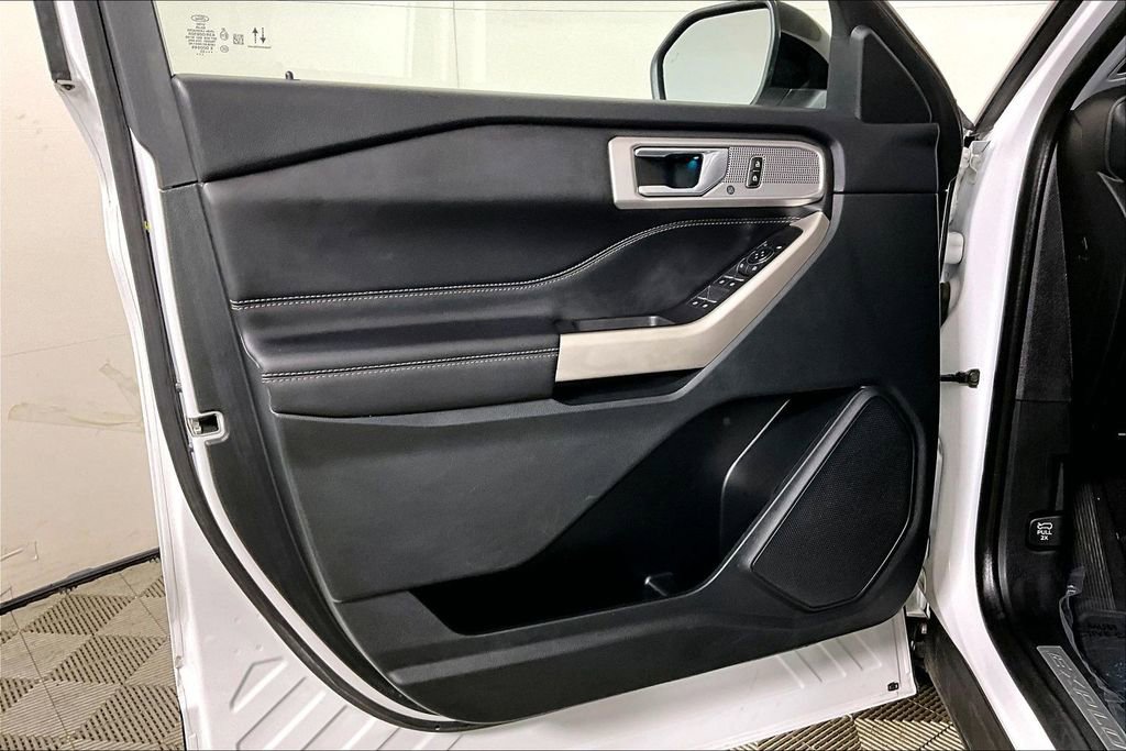 Used 2023 Ford Explorer Limited image 22