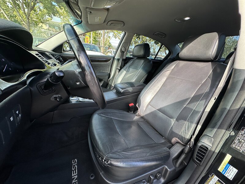 Used 2012 Hyundai Genesis 3.8 RWD image 11