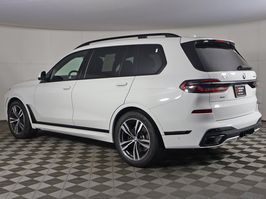 Used 2024 BMW X7 xDrive40i w/ M Sport Package AWD/4WD image 11