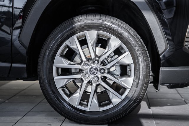 Used 2020 Toyota RAV4 XLE Premium image 14