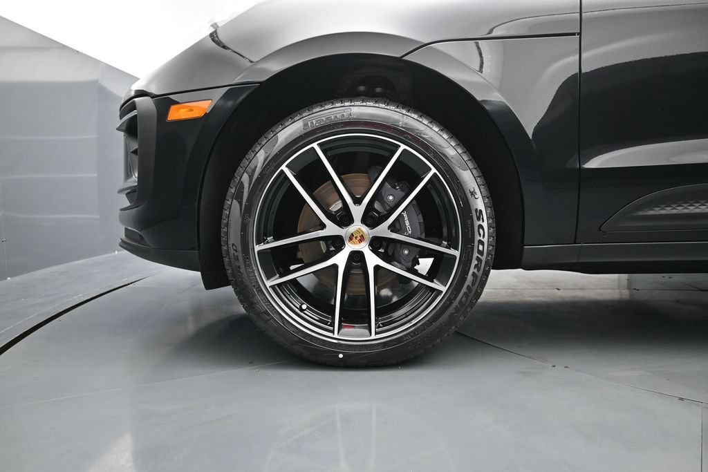 New 2026 Porsche Macan AWD/4WD image 7