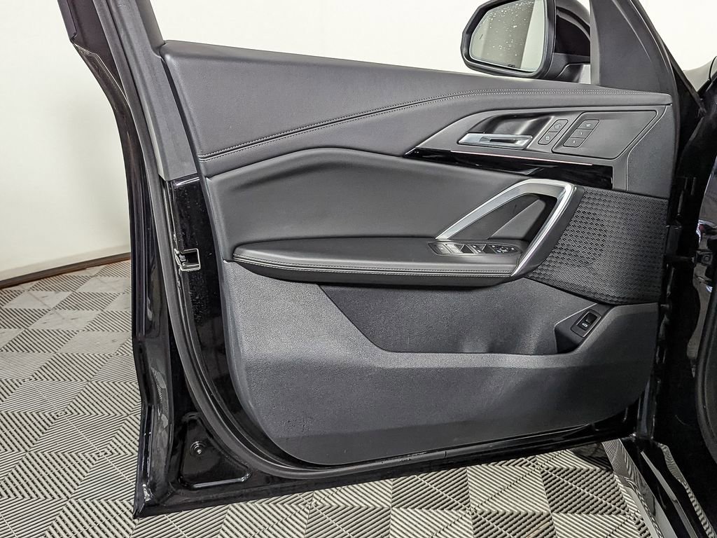 Used 2025 BMW X1 xDrive28i w/ Technology Package image 13