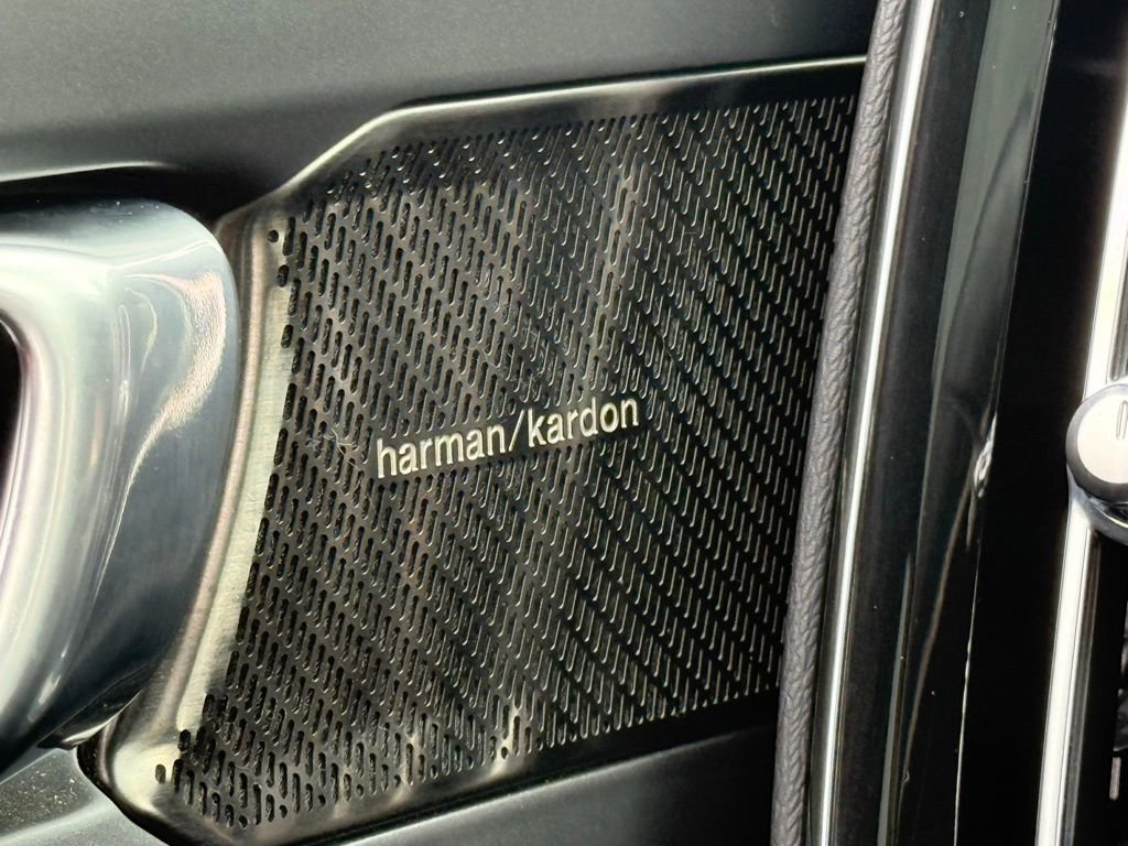 Used 2021 Volvo XC40 P8 Recharge w/ Advanced Package image 34