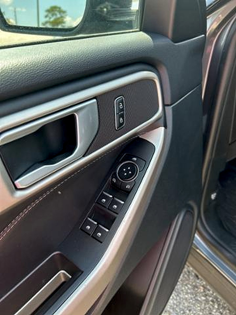 Used 2023 Ford Explorer XLT w/ Equipment Group 202A image 11