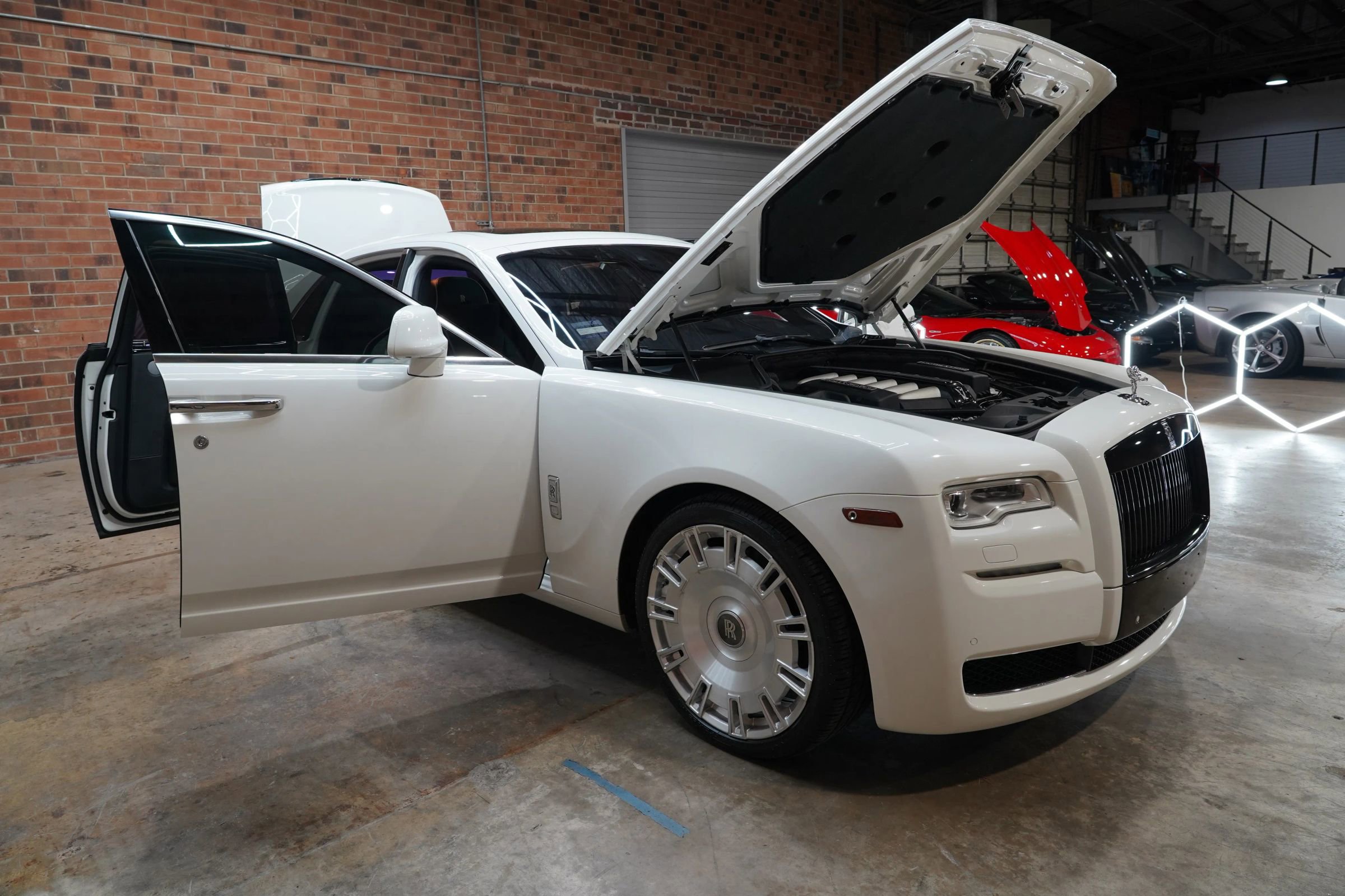 Used 2015 Rolls-Royce Ghost image 28