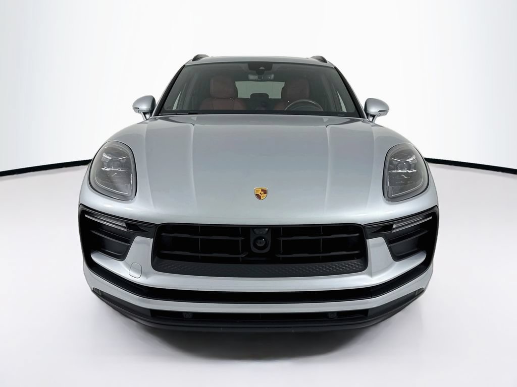 Certified 2025 Porsche Macan AWD/4WD image 6
