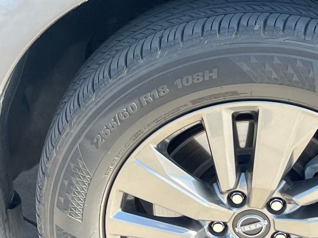 Used 2022 Nissan Pathfinder SV w/ SV Premium Package image 9