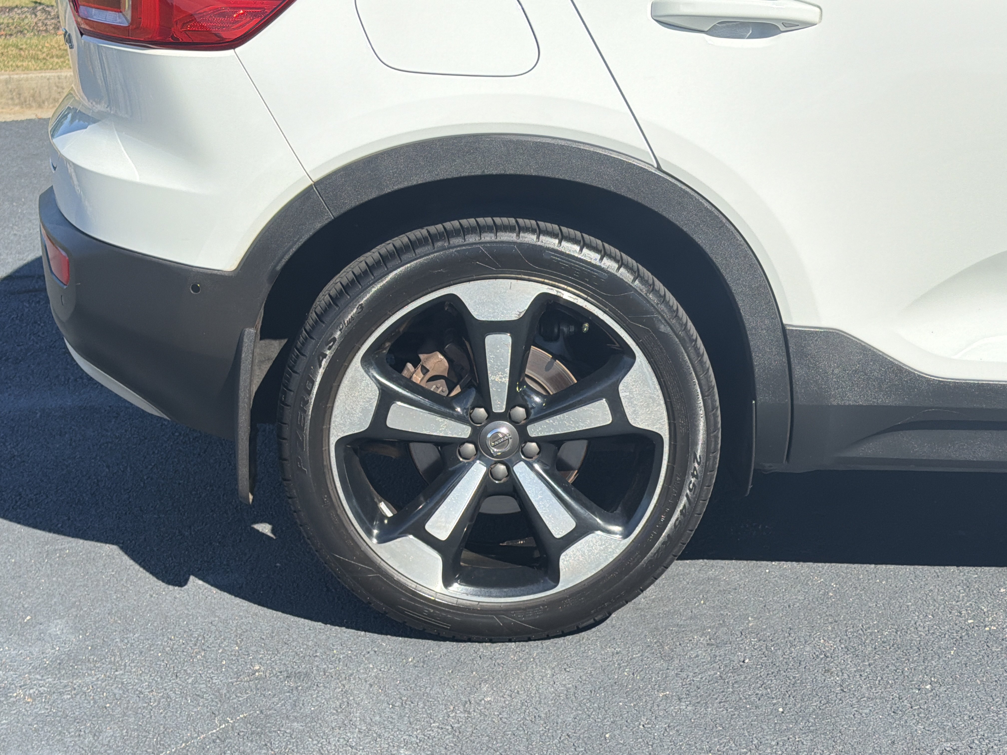 Used 2019 Volvo XC40 T4 Momentum FWD image 34