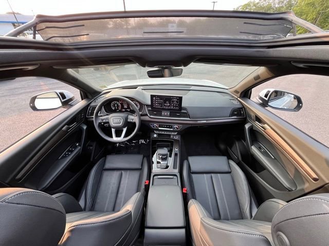 Used 2024 Audi Q5 e Prestige w/ Prestige Package image 26