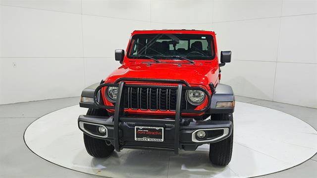 Used 2024 Jeep Gladiator Sport AWD/4WD image 2