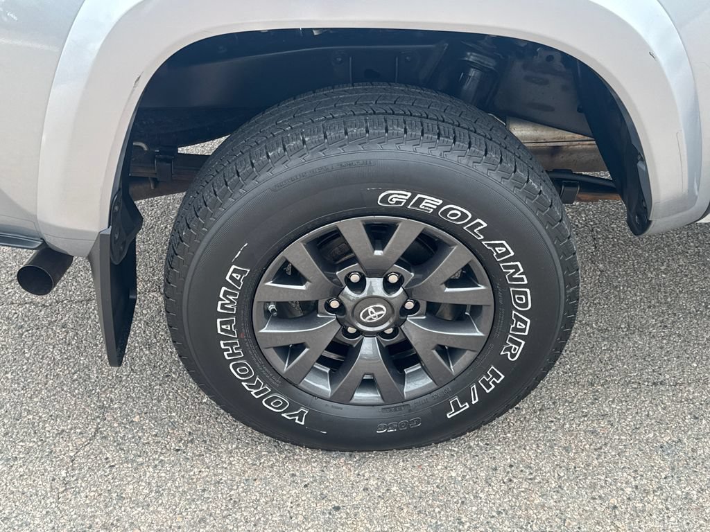 Used 2020 Toyota Tacoma SR5 AWD/4WD image 41