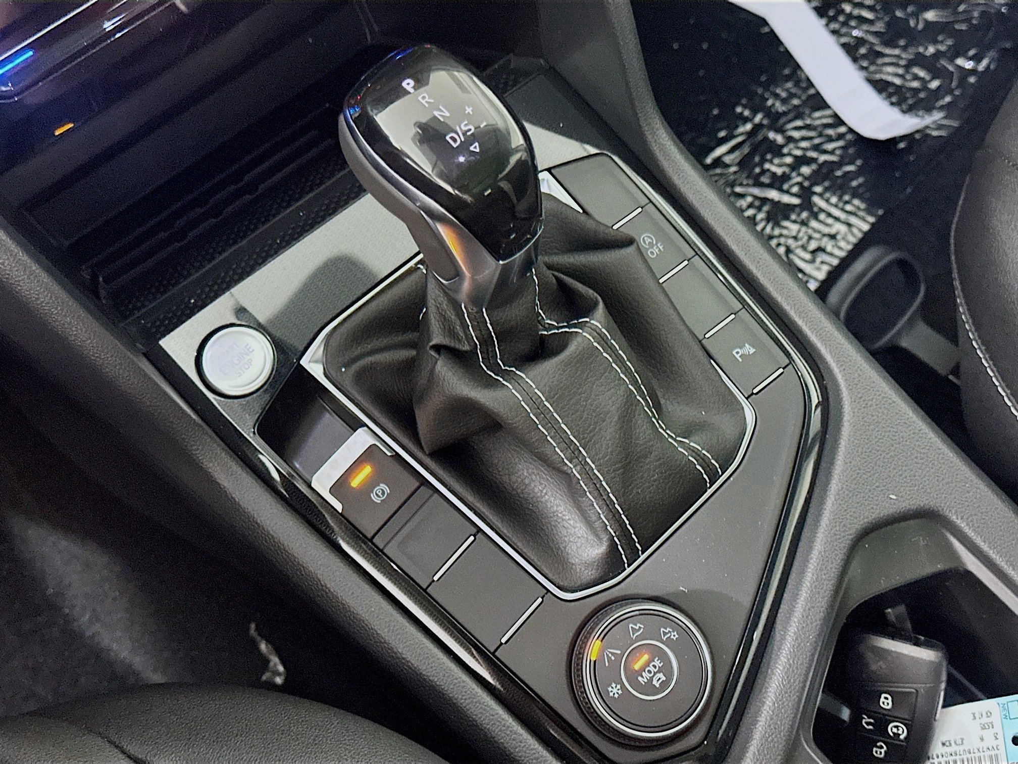 Certified 2025 Volkswagen Taos SEL image 13