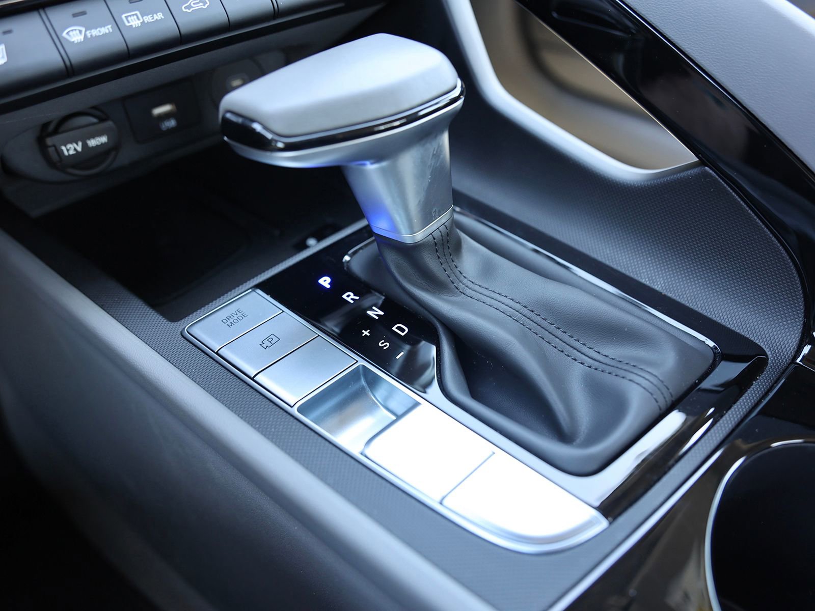 Used 2025 Hyundai Elantra SEL FWD image 29