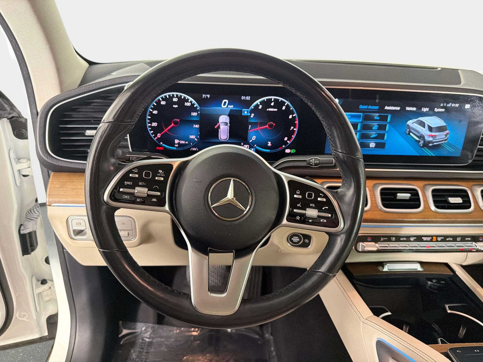 Used 2025 Mercedes-Benz GLC 350e 4MATIC image 37
