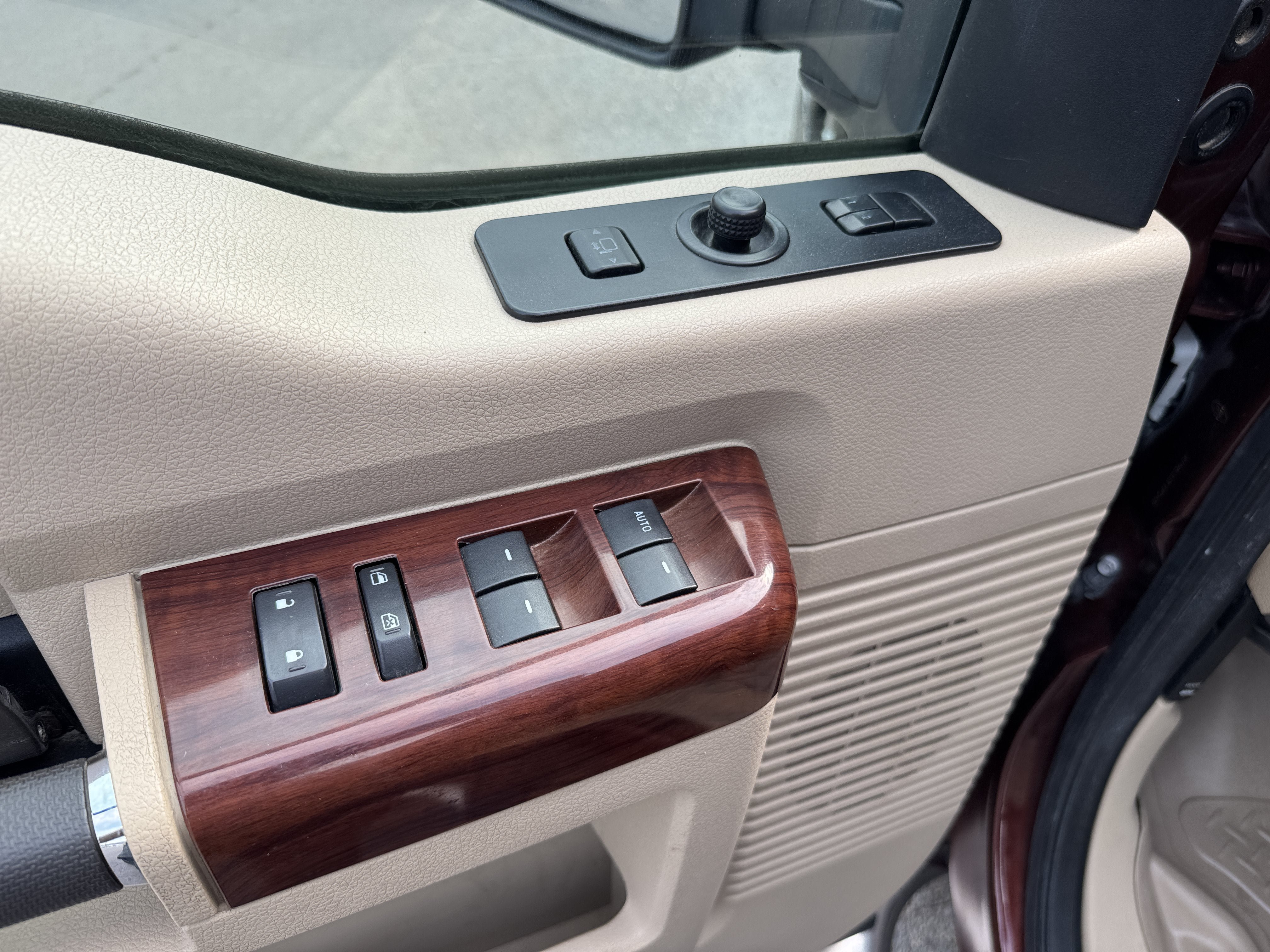 Used 2008 Ford F350 King Ranch AWD/4WD image 8