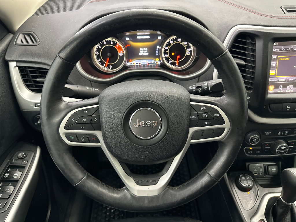 Used 2017 Jeep Cherokee Trailhawk AWD/4WD image 25