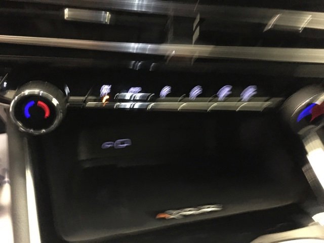 Used 2025 Chevrolet Traverse LT image 24