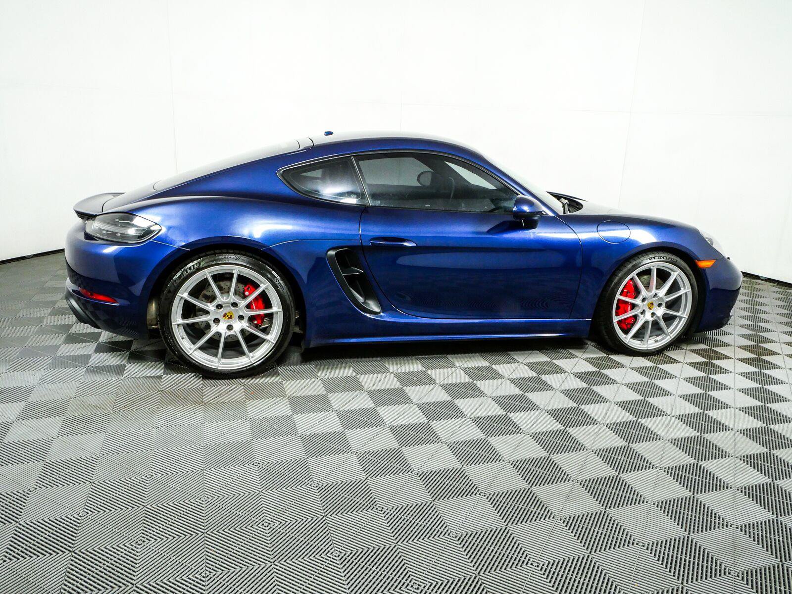 Certified 2024 Porsche 718 Cayman GTS RWD image 23