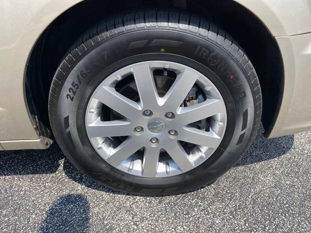 Used 2013 Chrysler Town & Country Touring FWD image 12