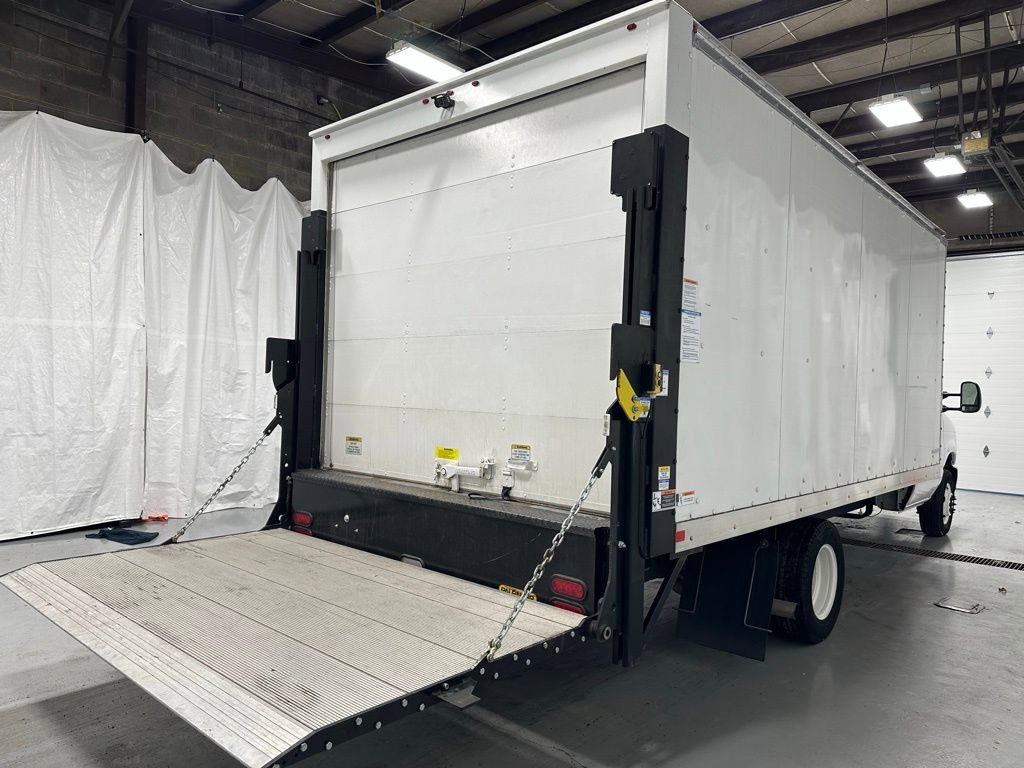 Used 2024 Ford E-350 and Econoline 350 Super Duty image 34