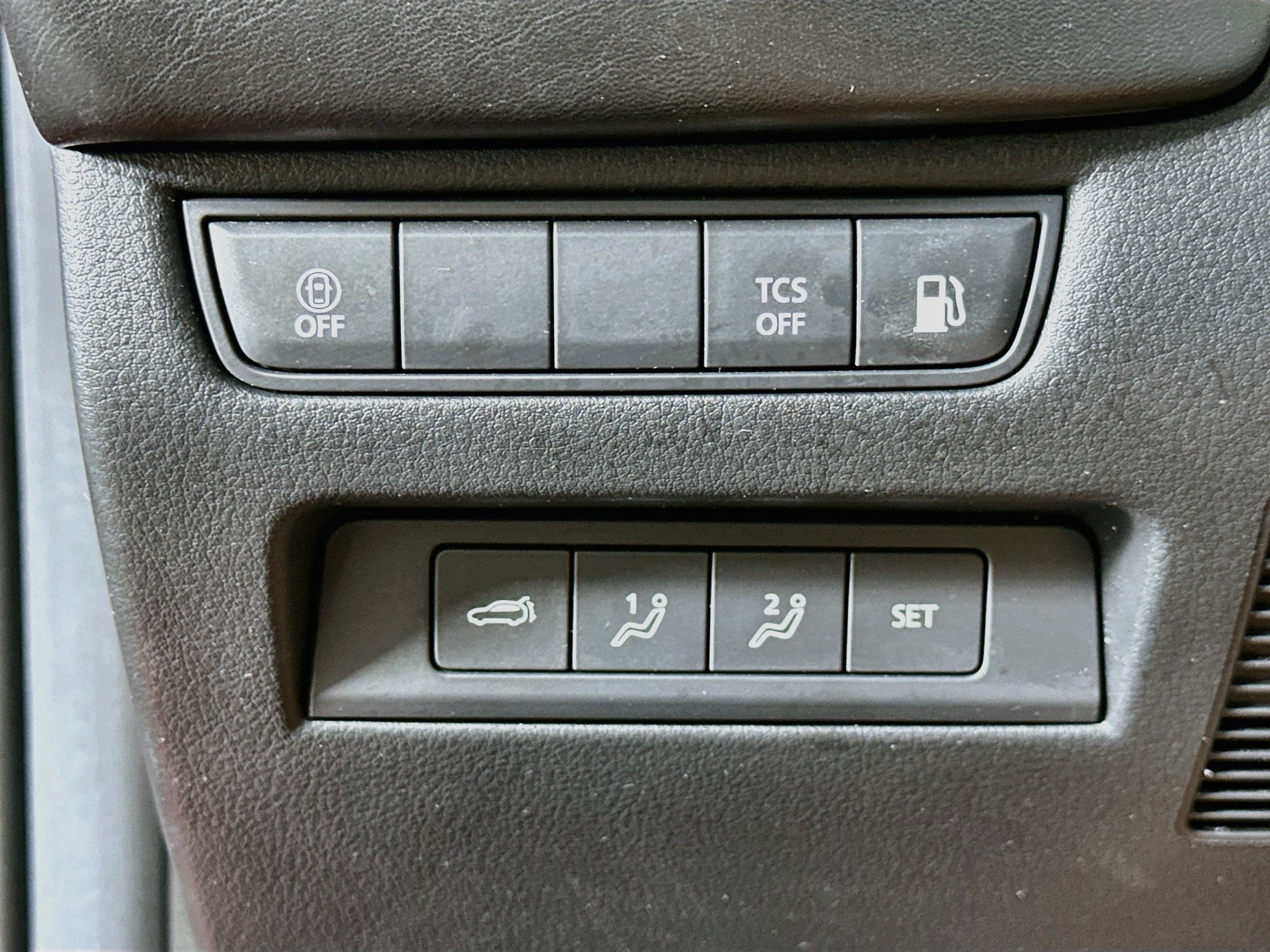 Used 2025 MAZDA CX-50 AWD 2.5 Hybrid w/ Premium Pkg image 17