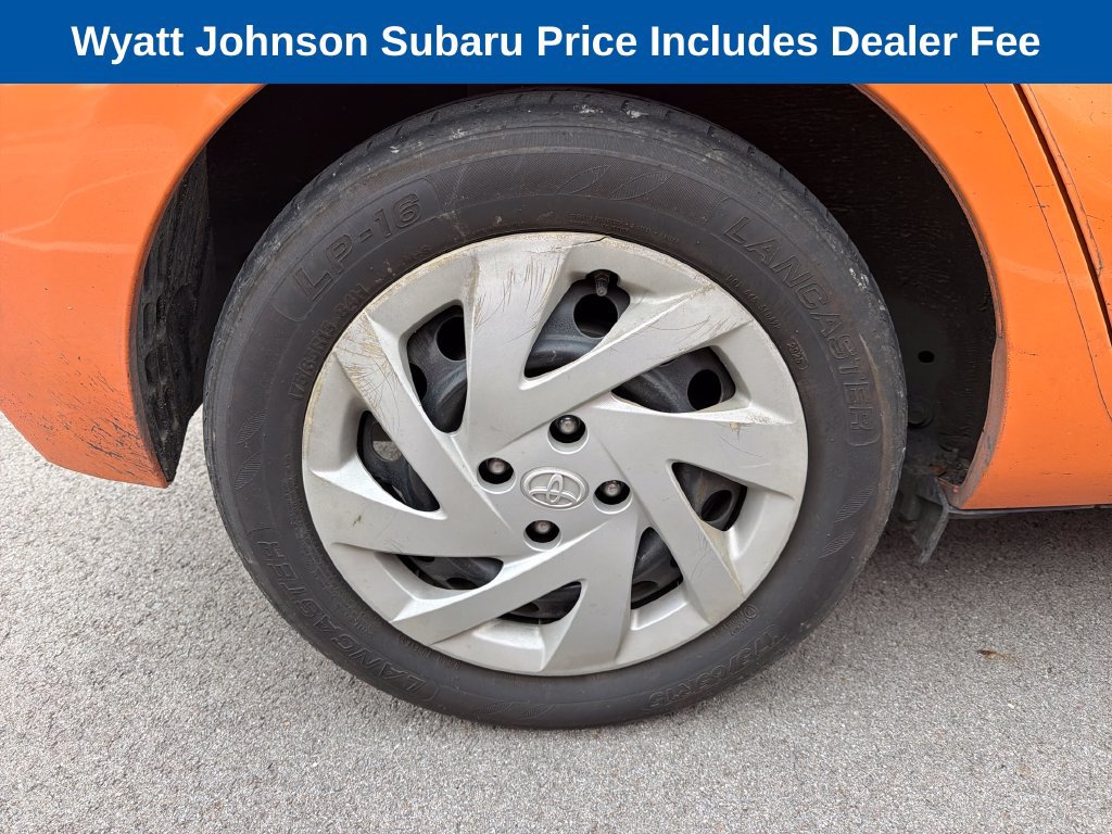Used 2015 Toyota Prius C Two w/ Preferred Accessory Package FWD image 10