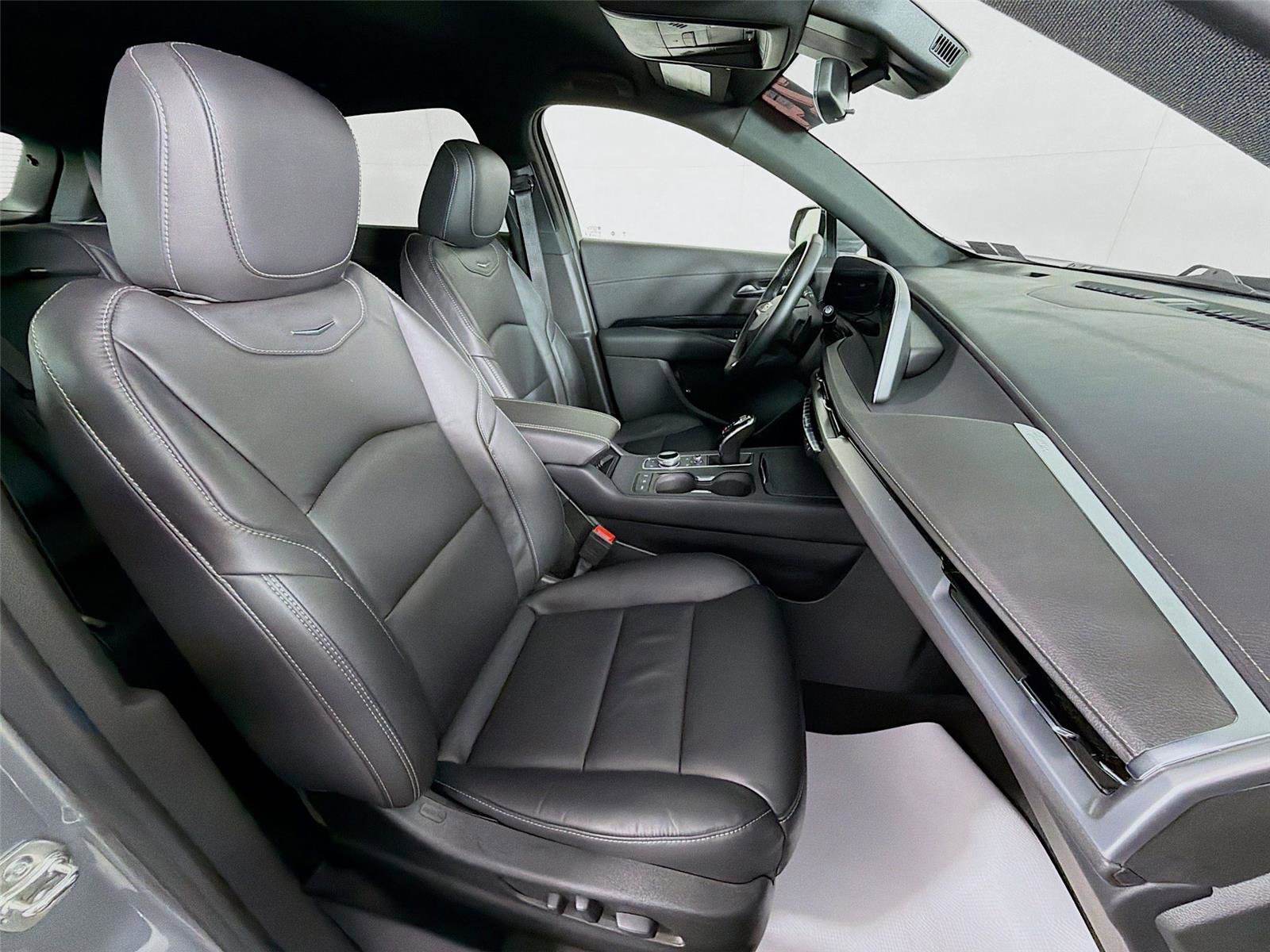 Used 2024 Cadillac XT4 Luxury w/ Cold Weather Package image 26