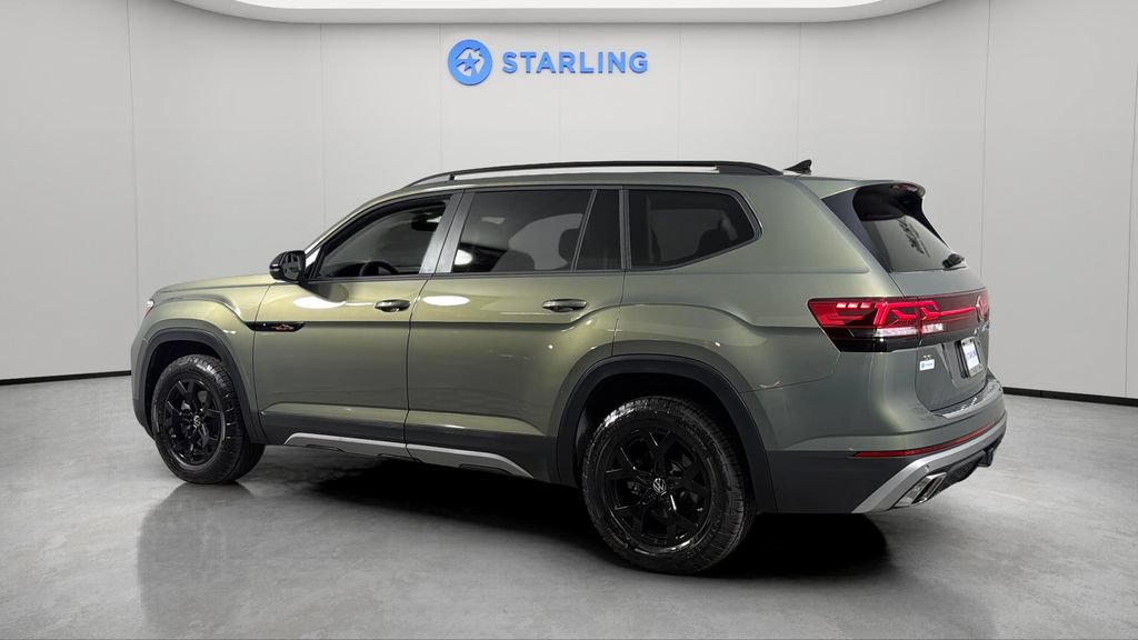 Used 2025 Volkswagen Atlas Peak Edition SE AWD/4WD image 4