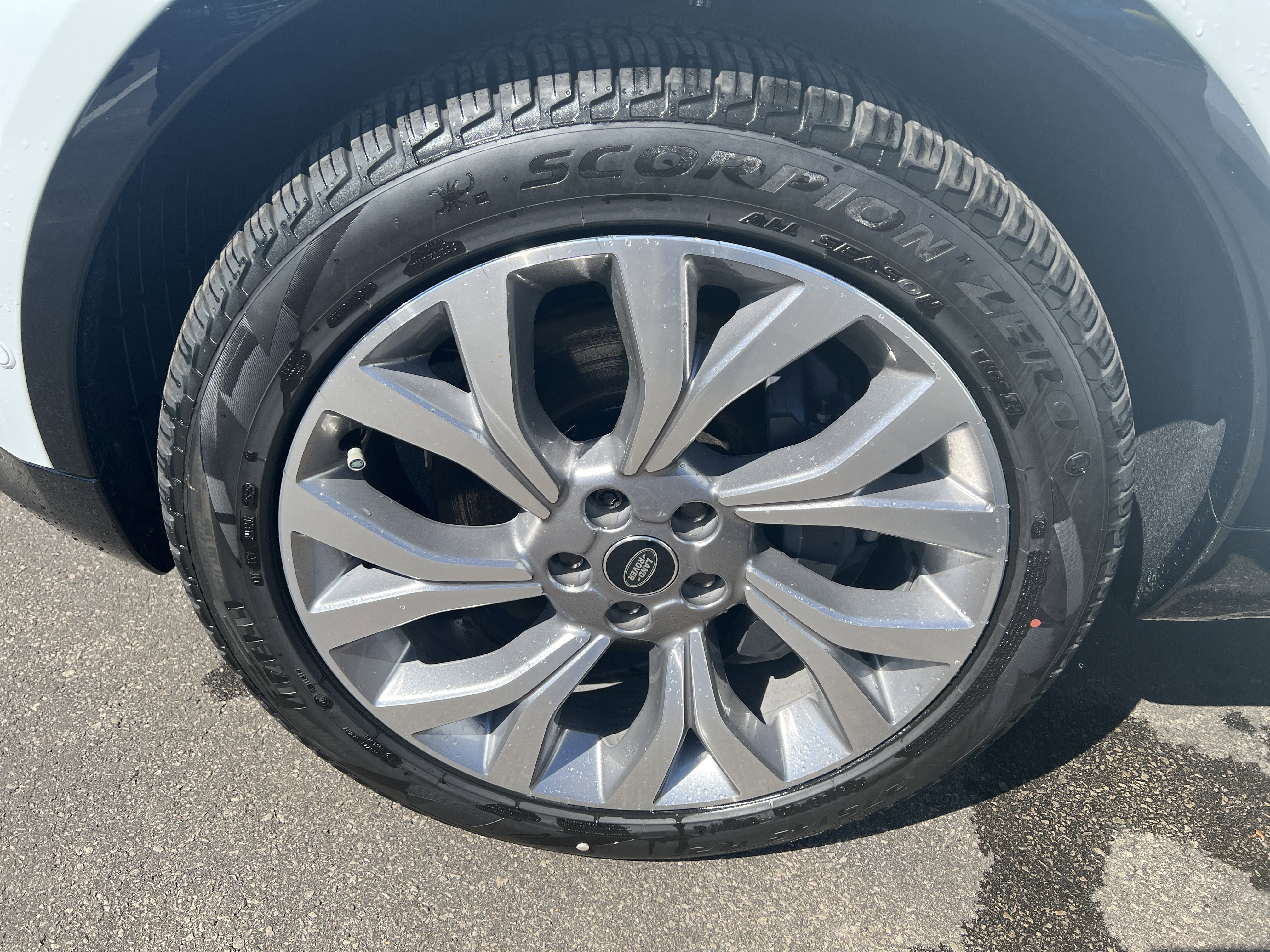 New 2026 Land Rover Discovery Limited Edition image 6