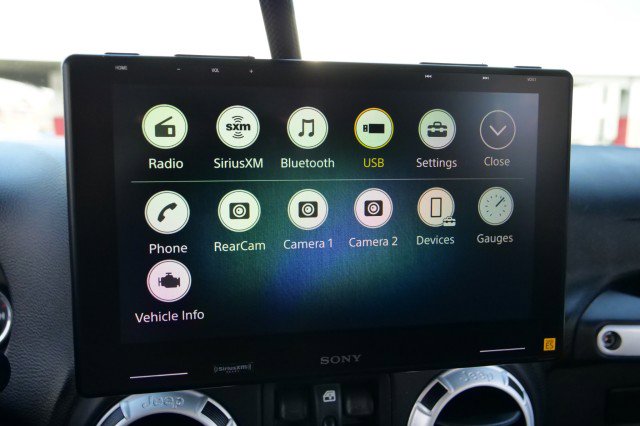 Used 2016 Jeep Wrangler Unlimited Rubicon w/ Connectivity Group image 21