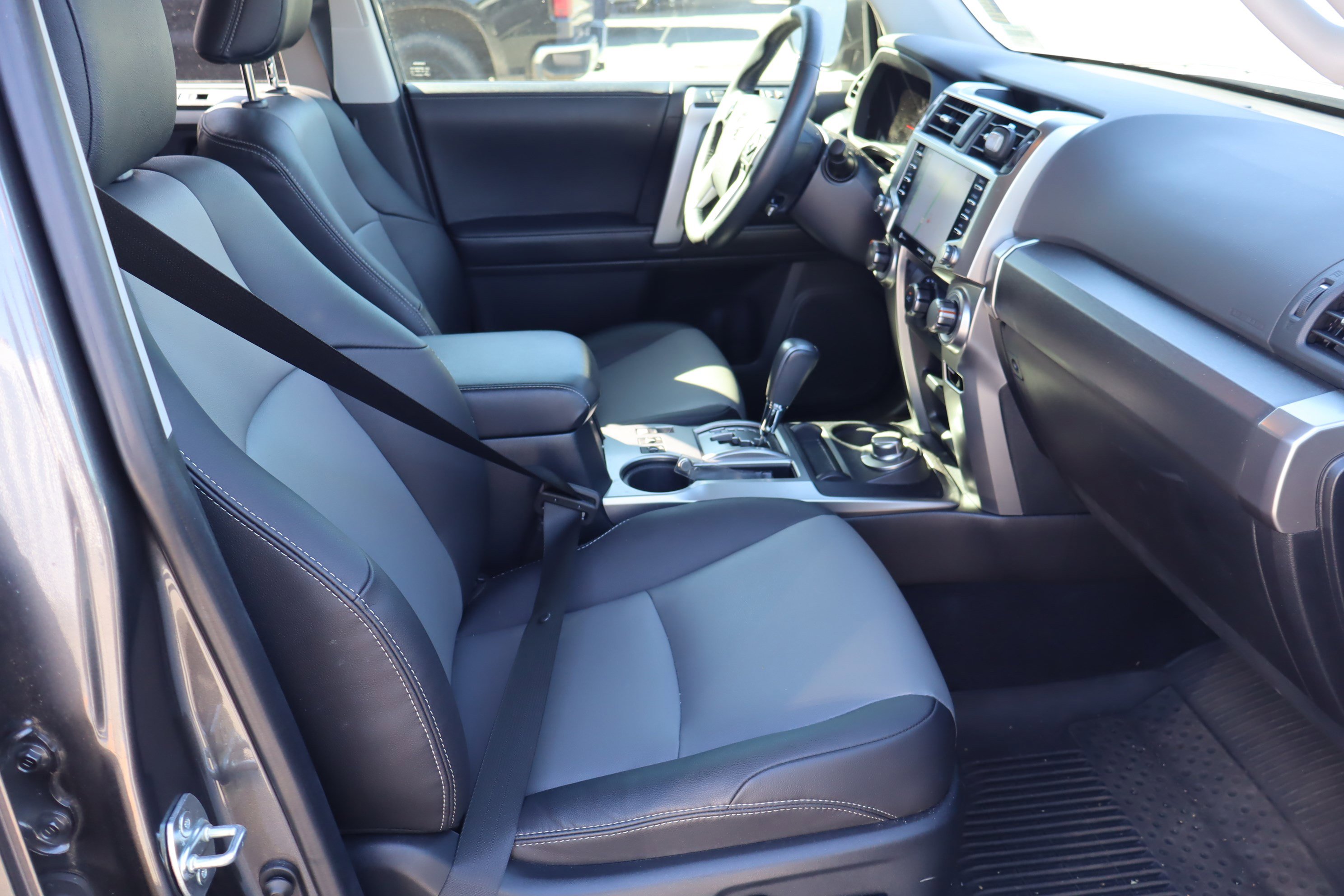 Used 2022 Toyota 4Runner SR5 Premium image 38