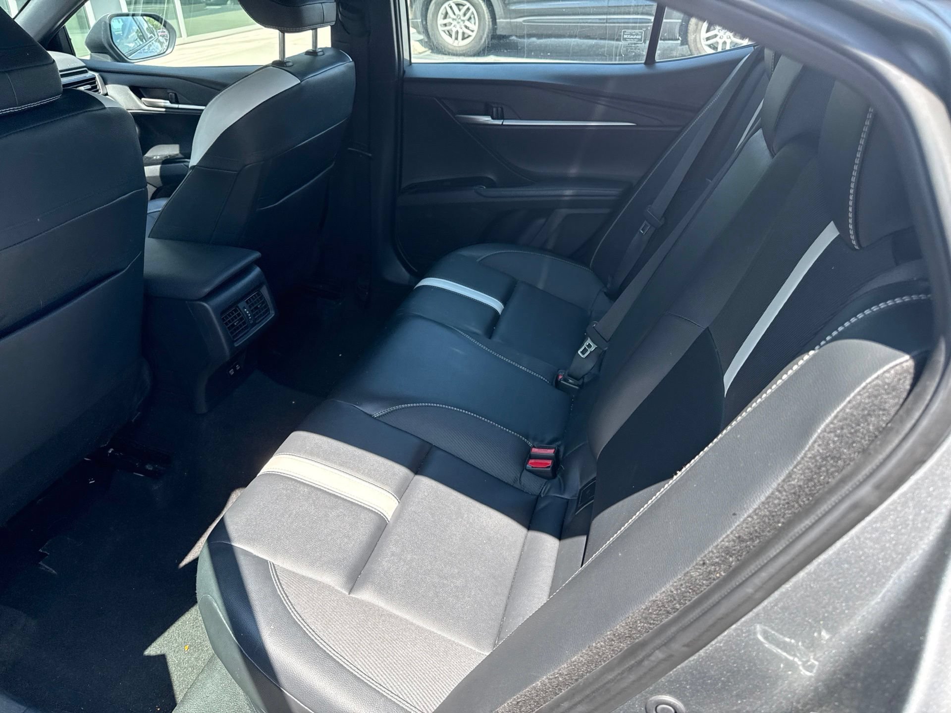 Used 2025 Toyota Camry SE FWD image 11