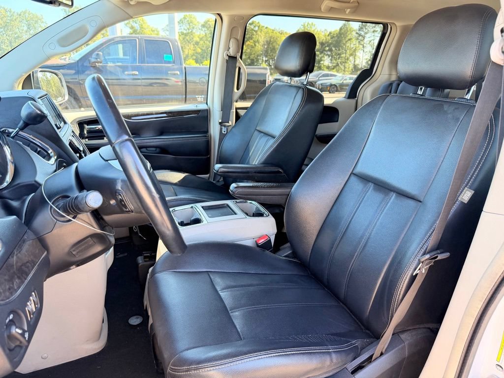 Used 2014 Chrysler Town & Country Touring FWD image 12