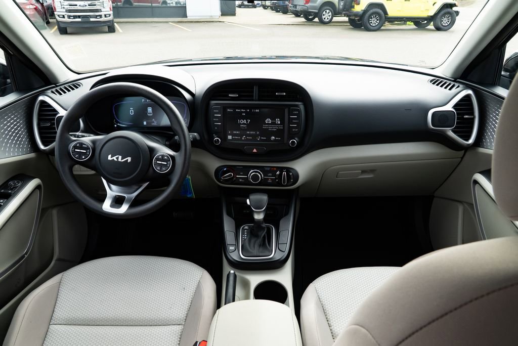 Used 2024 Kia Soul LX image 8