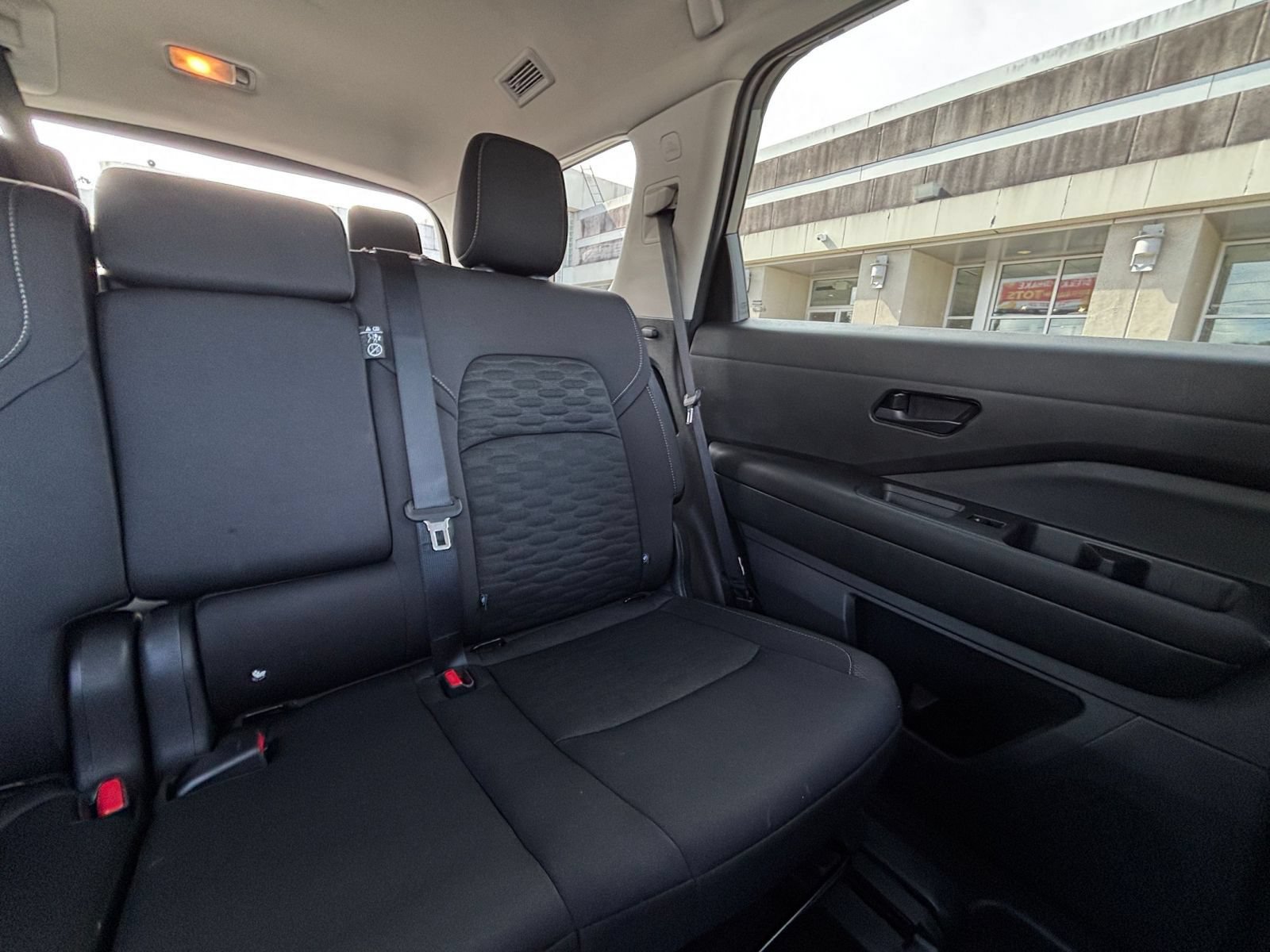 Used 2025 Nissan Pathfinder SV FWD image 40
